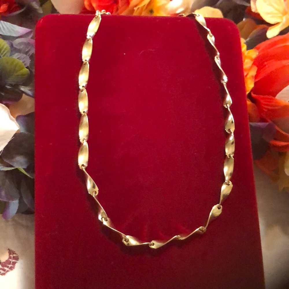 Anne Klein vintage gold tone necklace